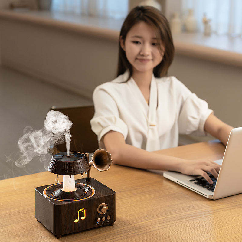 Vintage Rotating Gramophone Air Humidifier with Remote