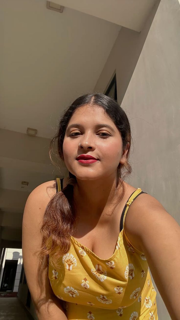 files/Yellow_kurti_on_point.jpg