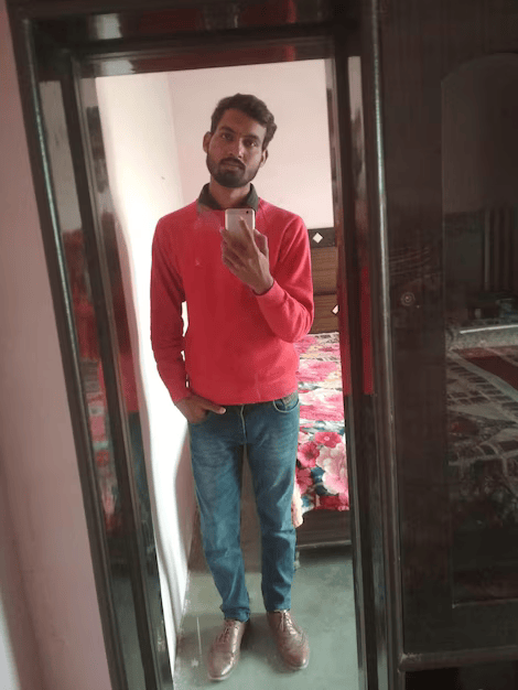 files/portrait-young-man-taking-selfie-front-mirror_1048944-16234288.png